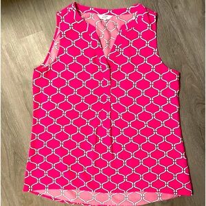 Womens EXCELLENT condition crown and ivy sleeveless bright pink top